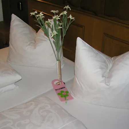 Haus Fallesin Bed & Breakfast *