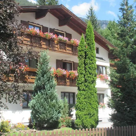 Panzió Haus Fallesin 4*