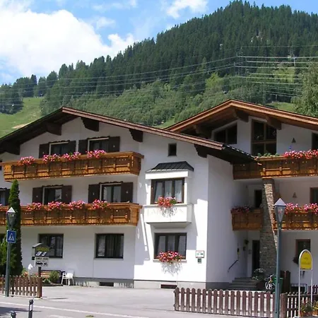 Haus Fallesin Panzió 4*