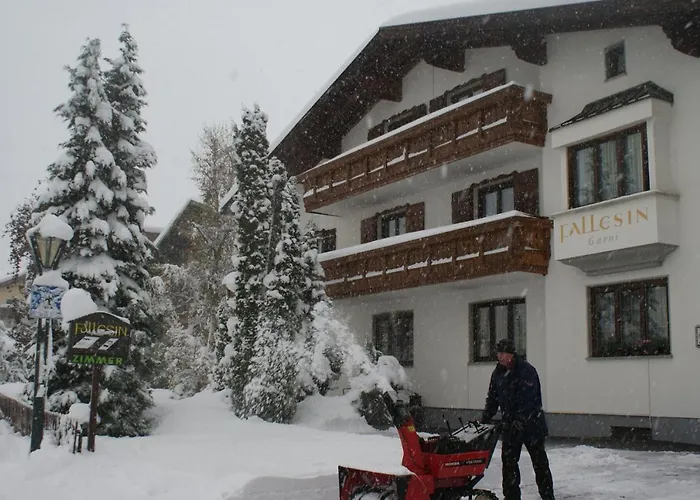 Haus Fallesin Bed & Breakfast 4*