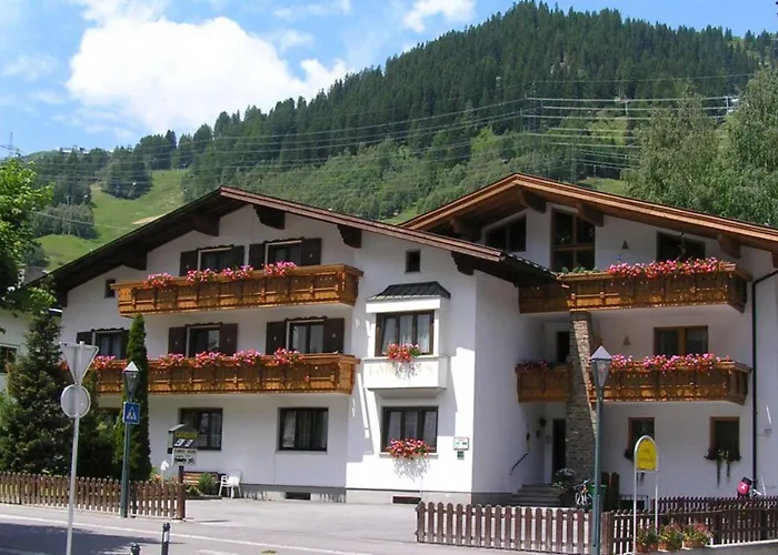 Haus Fallesin Bed & Breakfast 4*