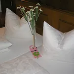 Haus Fallesin Bed & Breakfast 3*