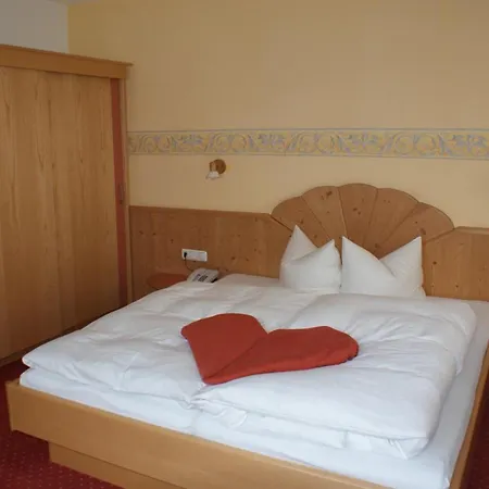 Haus Fallesin Bed and breakfast Sankt Anton am Arlberg