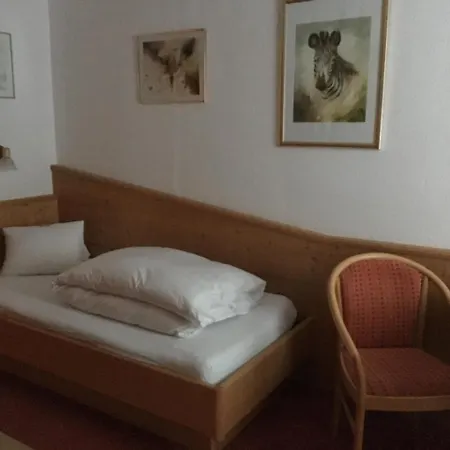 Haus Fallesin Bed and breakfast