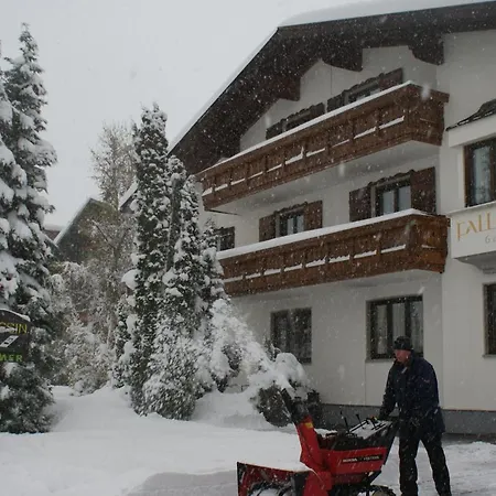 Haus Fallesin Bed & Breakfast 3*